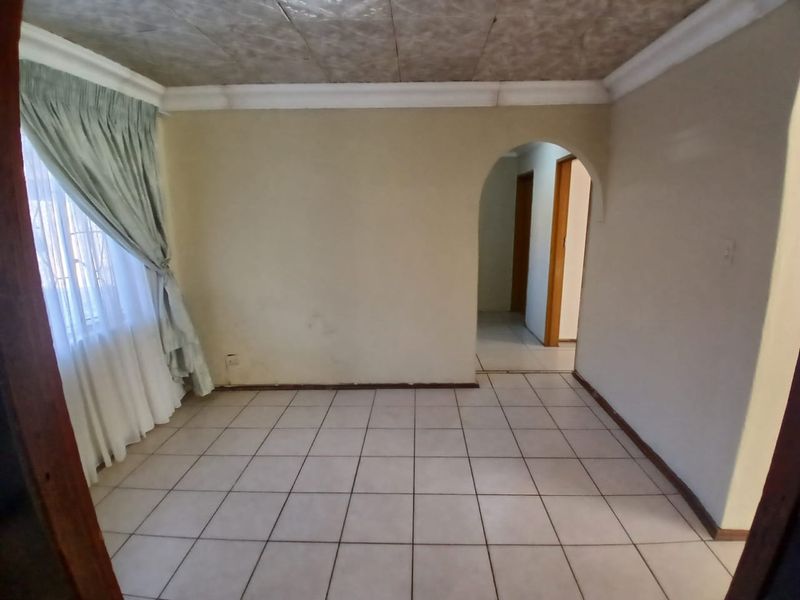This Home Is Awaiting Your Personal Touch - Photo 8