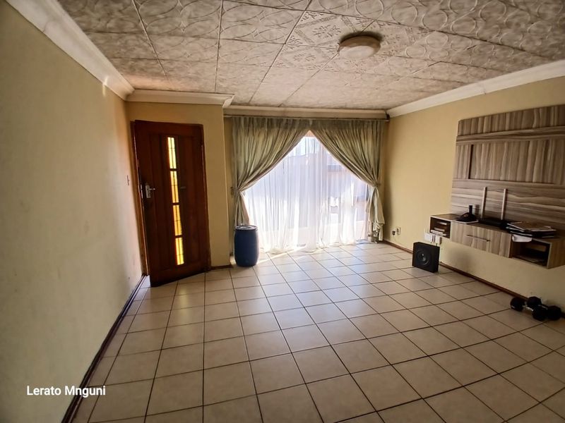 This Home Is Awaiting Your Personal Touch - Photo 6