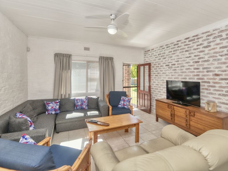Prime Coastal Living – Long-Term Rental in Port Jackson, Struisbaai - Photo 5