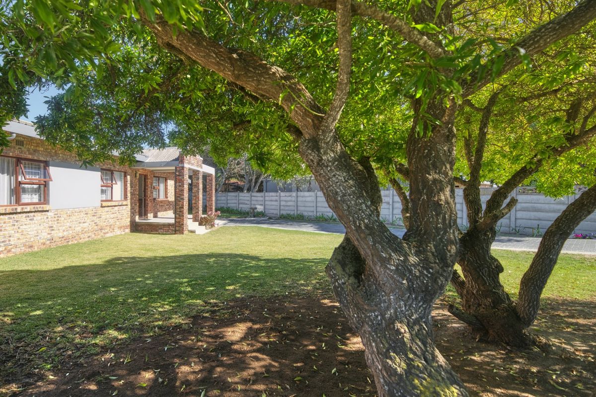 Prime Coastal Living – Long-Term Rental in Port Jackson, Struisbaai - Photo 2