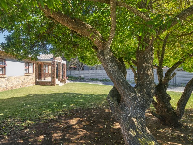 Prime Coastal Living – Long-Term Rental in Port Jackson, Struisbaai - Photo 2