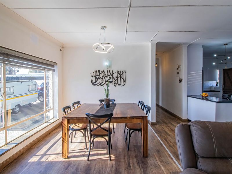 Modern Gem in the Heart of Ridgeway - Ampul Parking!!! - Photo 10