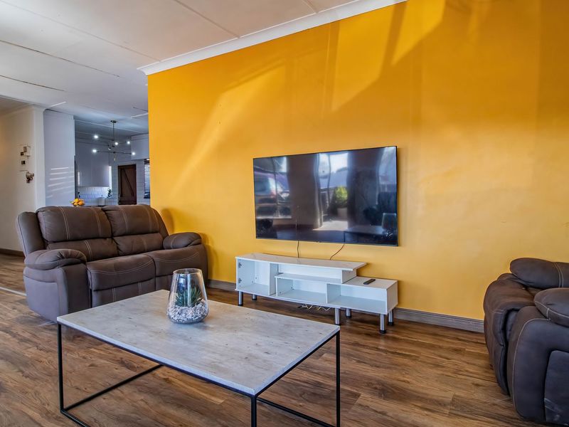 Modern Gem in the Heart of Ridgeway - Ampul Parking!!! - Photo 9