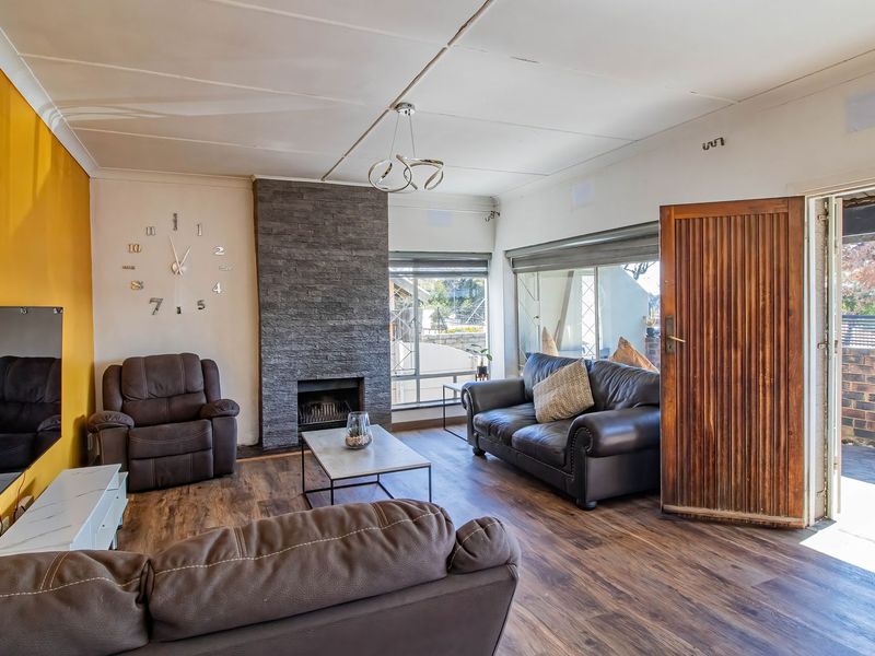 Modern Gem in the Heart of Ridgeway - Ampul Parking!!! - Photo 6