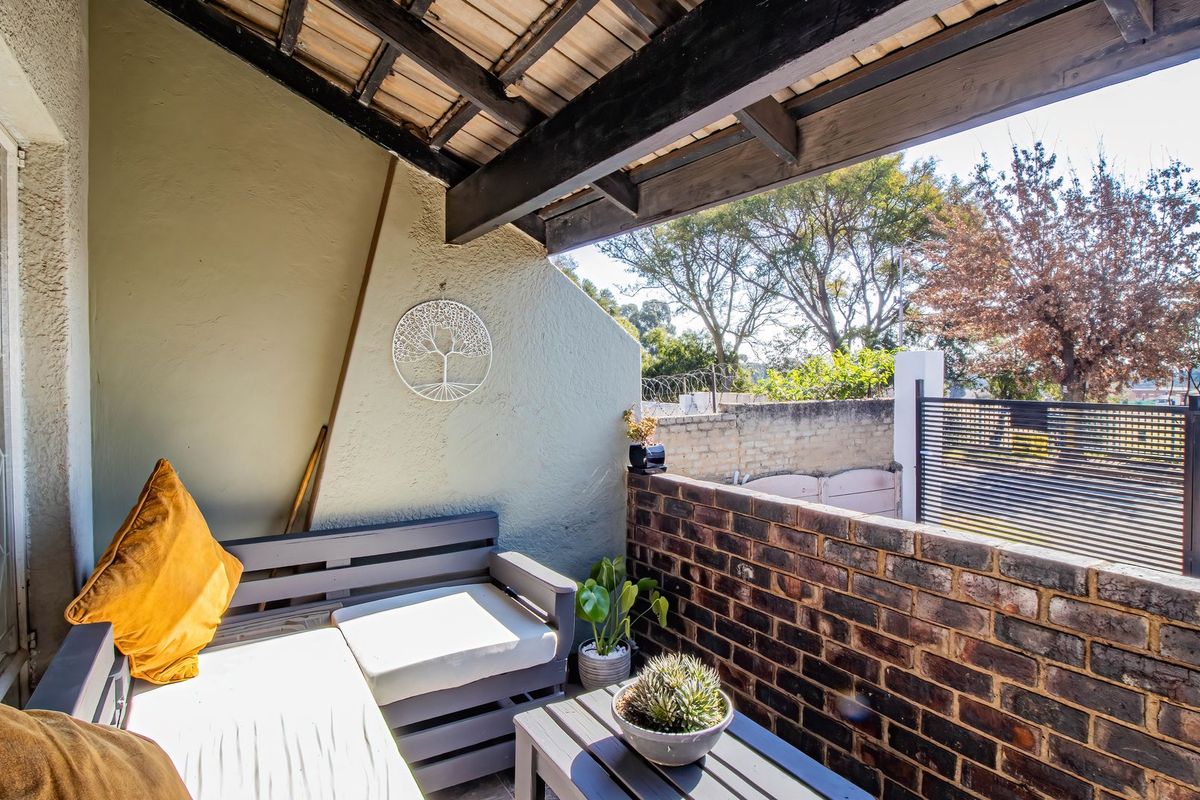 Modern Gem in the Heart of Ridgeway - Ampul Parking!!! - Photo 4