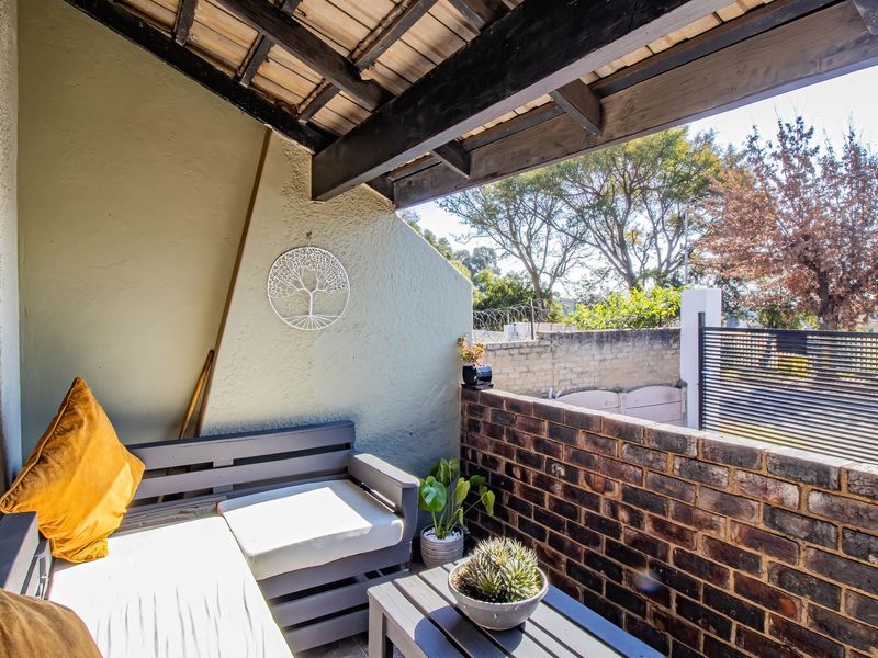 Modern Gem in the Heart of Ridgeway - Ampul Parking!!! - Photo 4