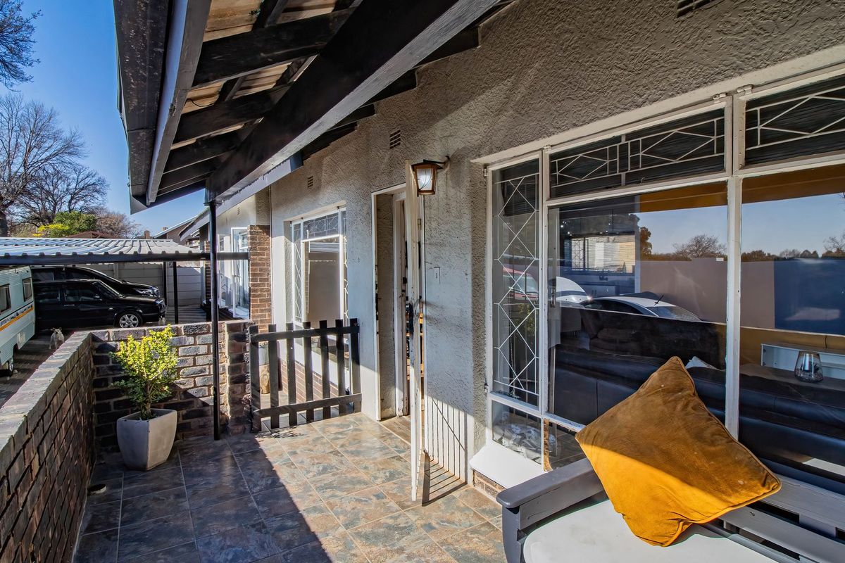 Modern Gem in the Heart of Ridgeway - Ampul Parking!!! - Photo 5