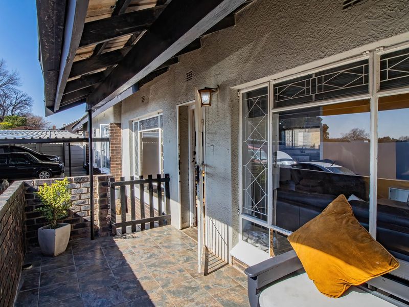 Modern Gem in the Heart of Ridgeway - Ampul Parking!!! - Photo 5