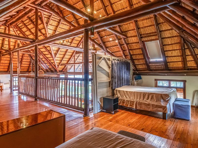The Ultimate Family Sanctuary: A Historic Multi-Dwelling Paradise on Kensington Ridge - Photo 9