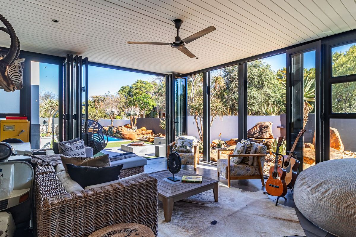 Sun, Style & Serenity: A Modern Single-Storey Home at Roodeplaat Dam - Photo 3