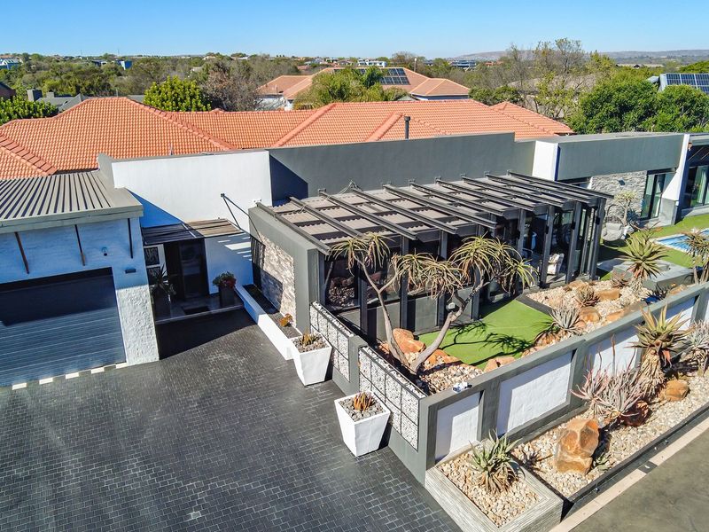 Sun, Style & Serenity: A Modern Single-Storey Home at Roodeplaat Dam - Photo 2