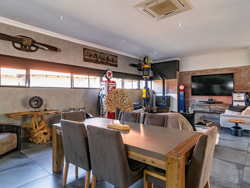 Sun, Style & Serenity: A Modern Single-Storey Home at Roodeplaat Dam - Photo 9