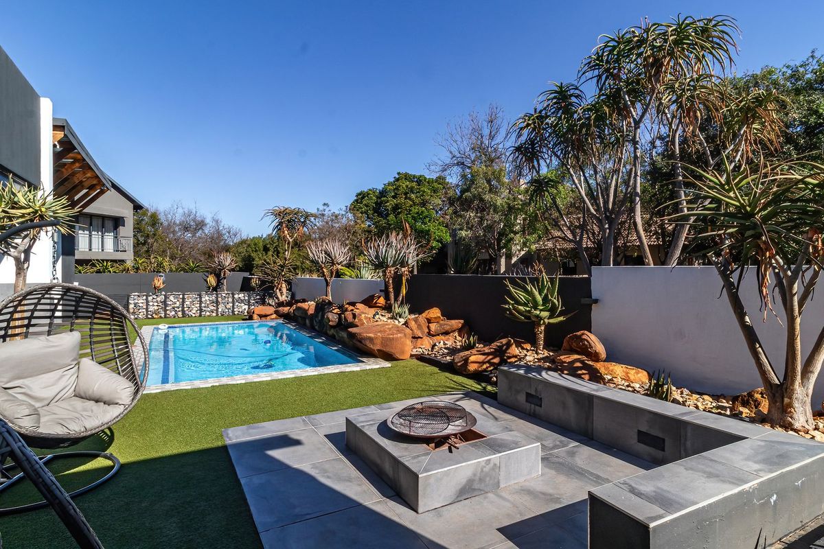 Sun, Style & Serenity: A Modern Single-Storey Home at Roodeplaat Dam - Photo 5
