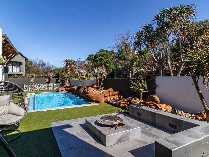 Sun, Style & Serenity: A Modern Single-Storey Home at Roodeplaat Dam - Photo 5