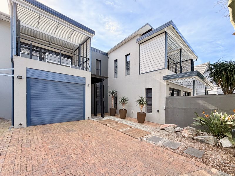 3-Bedroom Home with Separate 1-Bedroom Flatlet in Prime Onrus Location - Photo 4