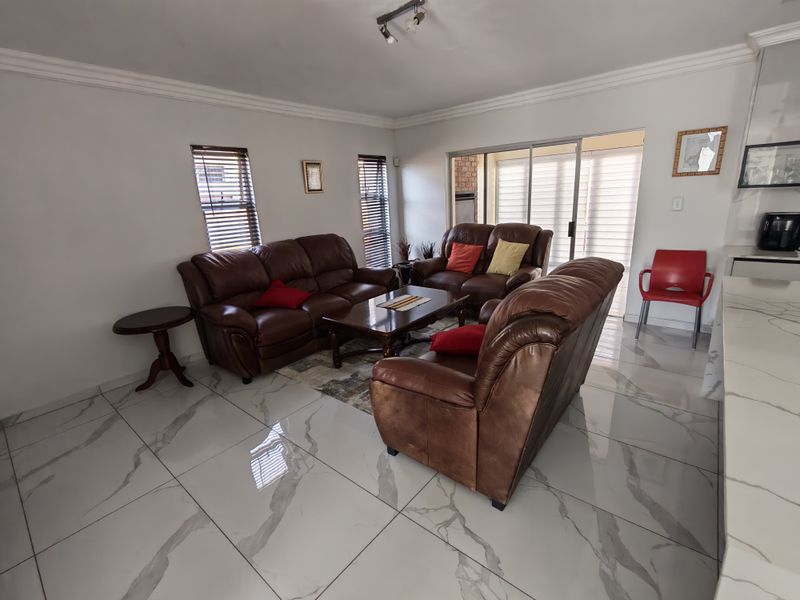 Modern Double-Storey Family Home in Secure Magaliesberg Country Estate - Photo 6
