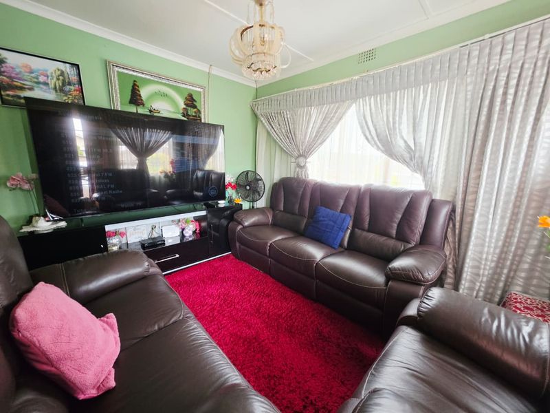 Affordable 2-Bedroom Home with Excellent Potential in Umhlatuze Village - Photo 5