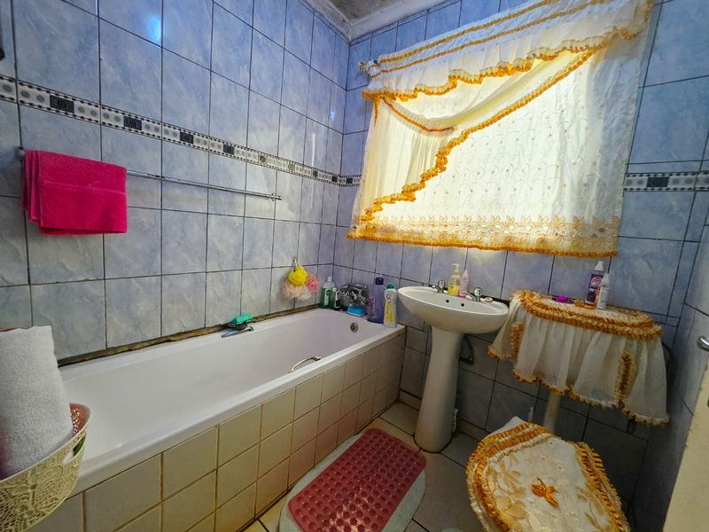 Affordable 2-Bedroom Home with Excellent Potential in Umhlatuze Village - Photo 9