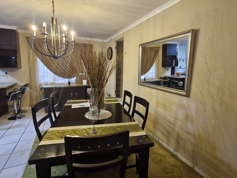 Ideally Located Home Near Carnival Mall - Photo 3