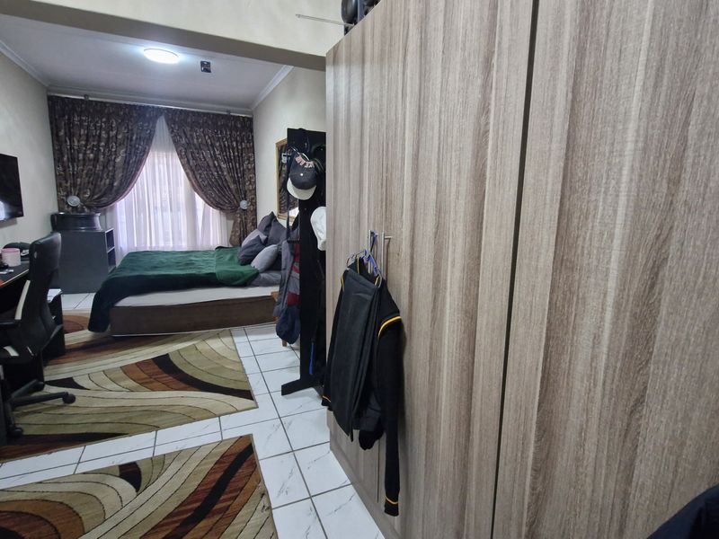 Ideally Located Home Near Carnival Mall - Photo 10