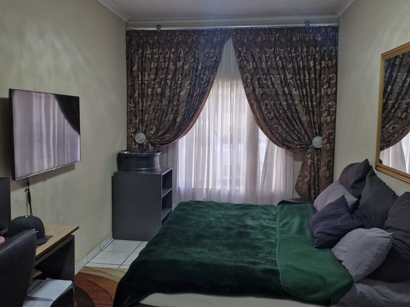 Ideally Located Home Near Carnival Mall - Photo 9