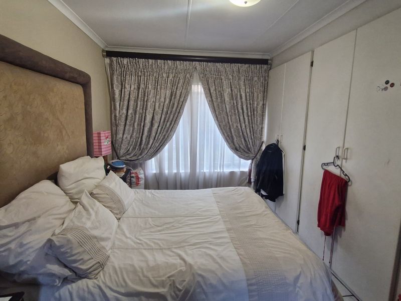 Ideally Located Home Near Carnival Mall - Photo 7