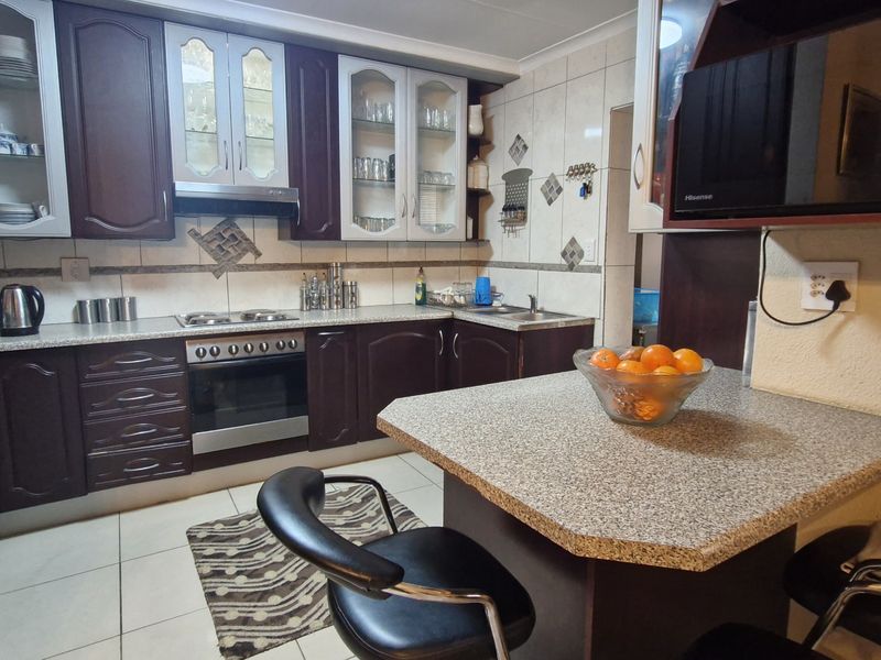 Ideally Located Home Near Carnival Mall - Photo 5