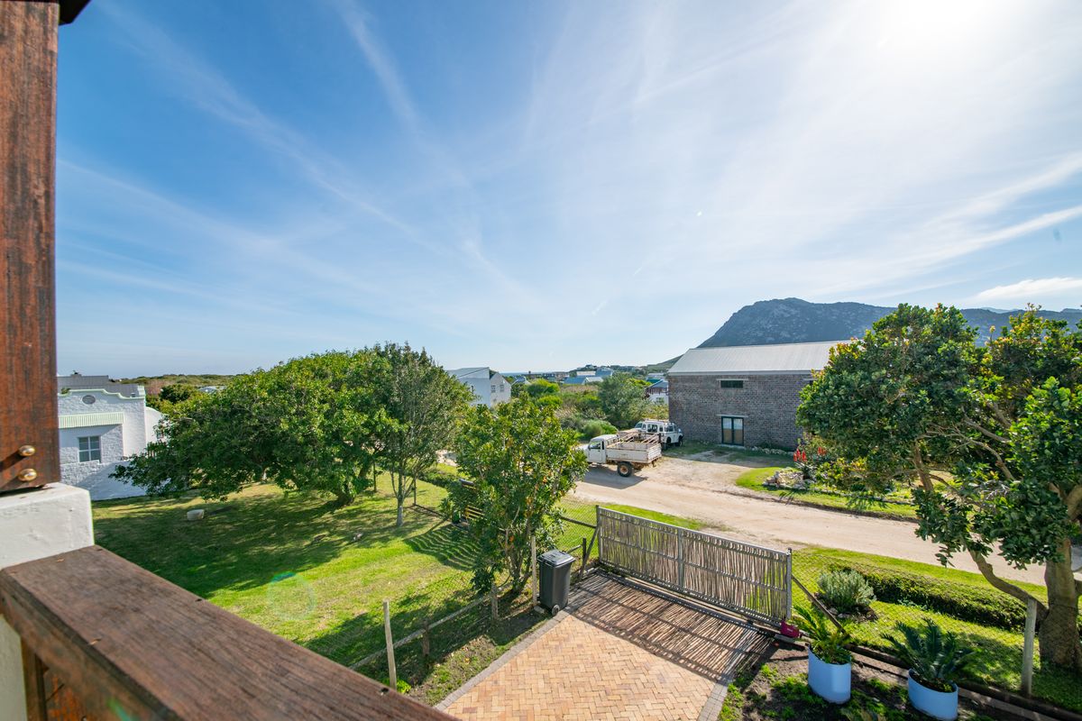 Modern Family Home with Exceptional Views | Elizabeth Road, Pringle Bay - Photo 4