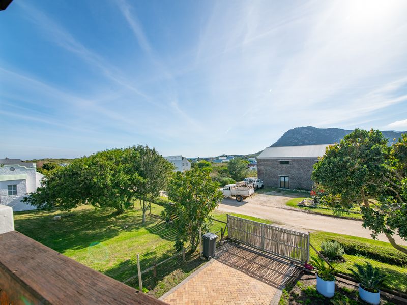 Modern Family Home with Exceptional Views | Elizabeth Road, Pringle Bay - Photo 4