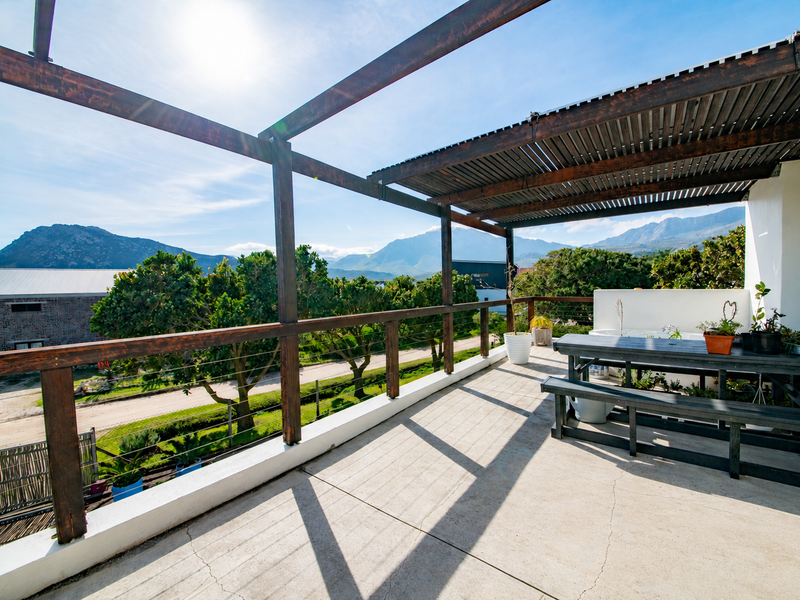 Modern Family Home with Exceptional Views | Elizabeth Road, Pringle Bay - Photo 2