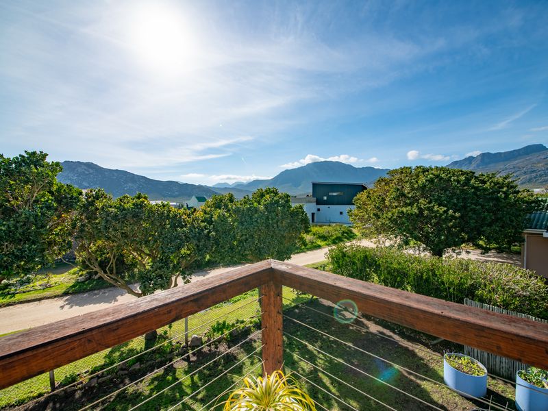 Modern Family Home with Exceptional Views | Elizabeth Road, Pringle Bay - Photo 3