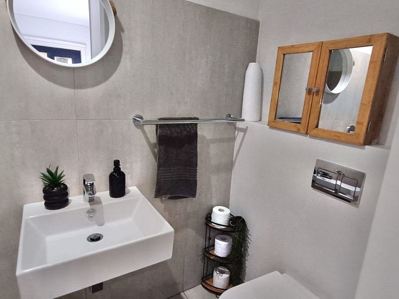 Modern pet friendly apartment in the heart of Ballito - Photo 10