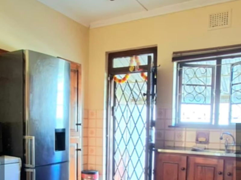 Prime Position On Lighthouse Road 3 Bed 2 Bath With Endless Business Potential - Photo 10