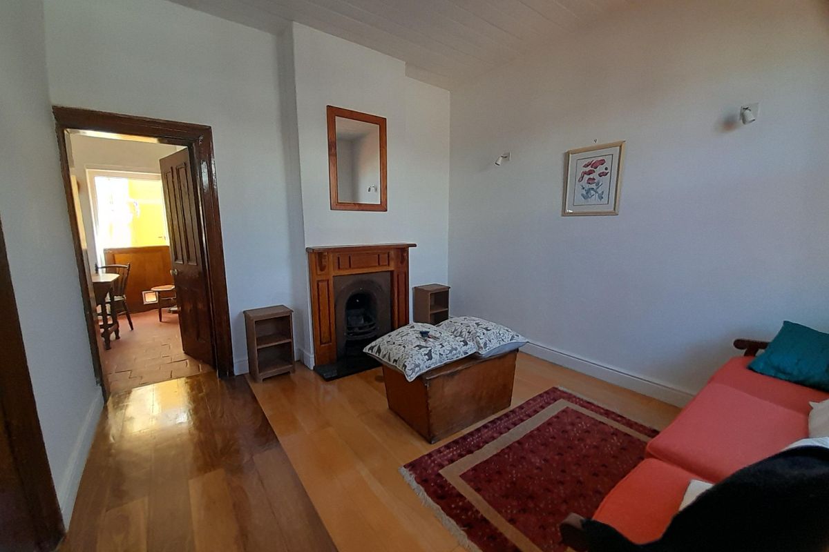 Mowbray two bedroom house furnished - Photo 4