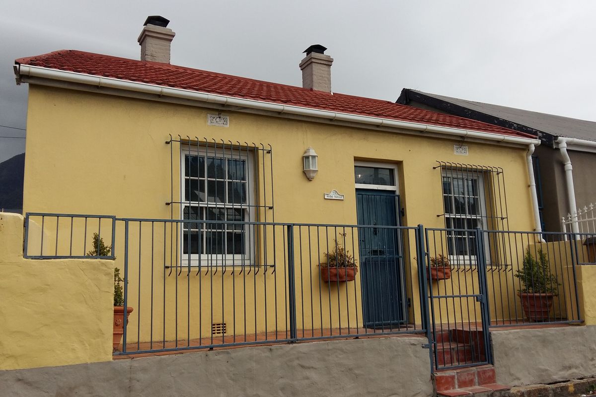 Mowbray two bedroom house furnished - Photo 3
