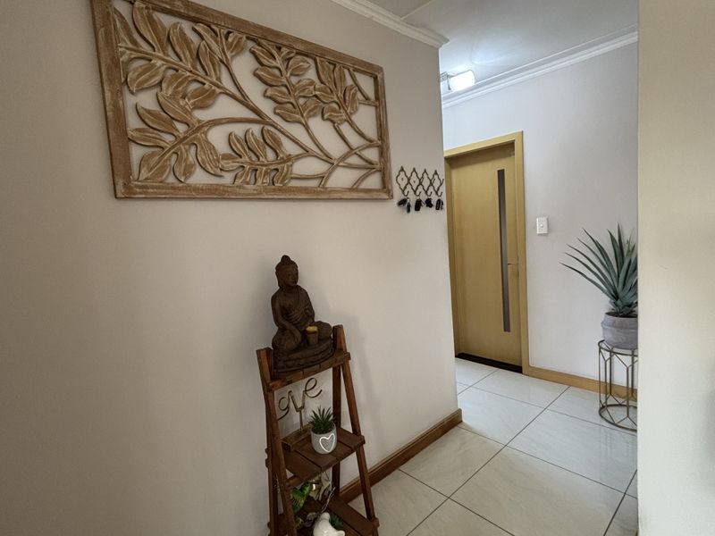 Spacious Family Living with Spectacular Sunset Views | La Maison Royale - Photo 4