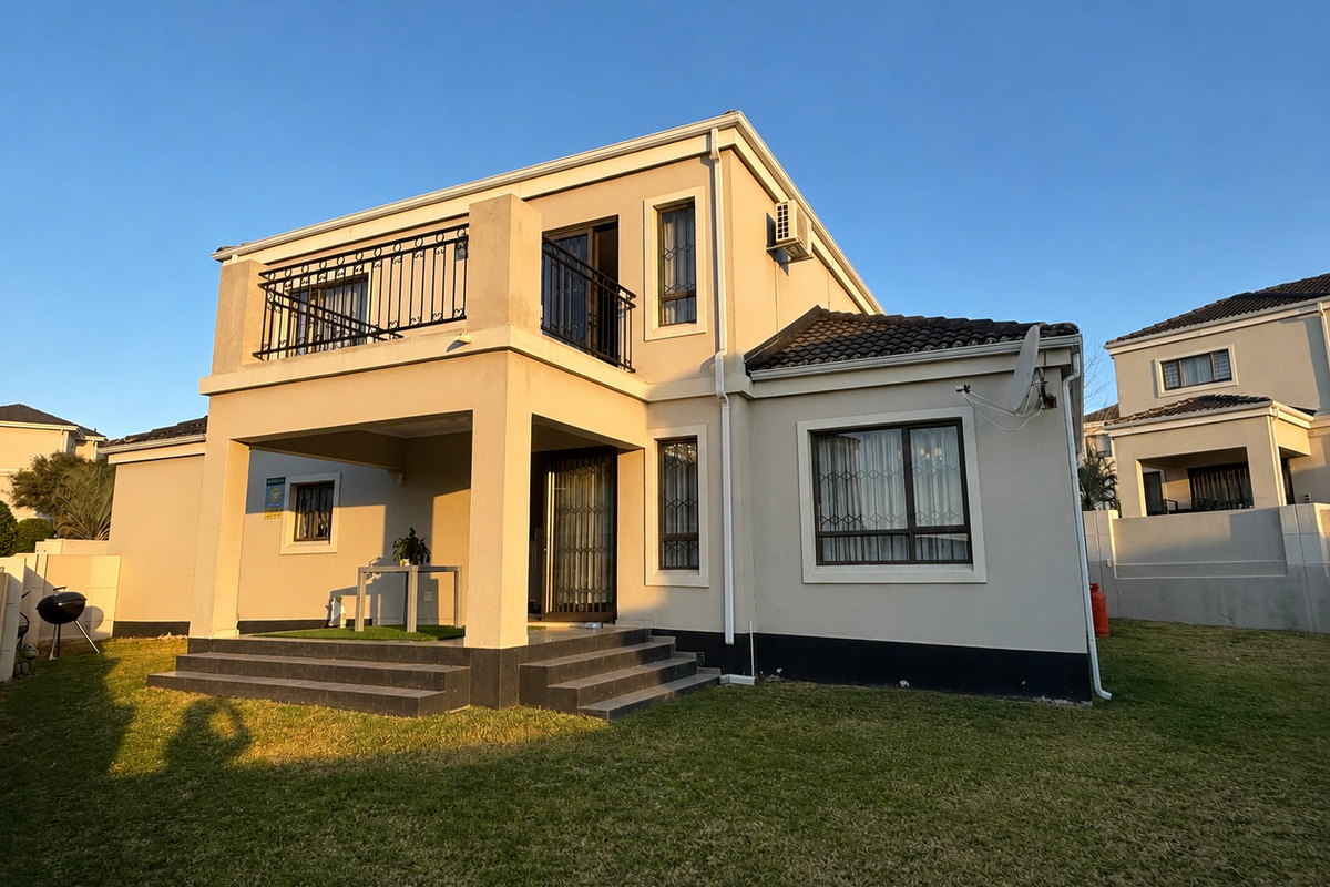Spacious Family Living with Spectacular Sunset Views | La Maison Royale - Photo 2