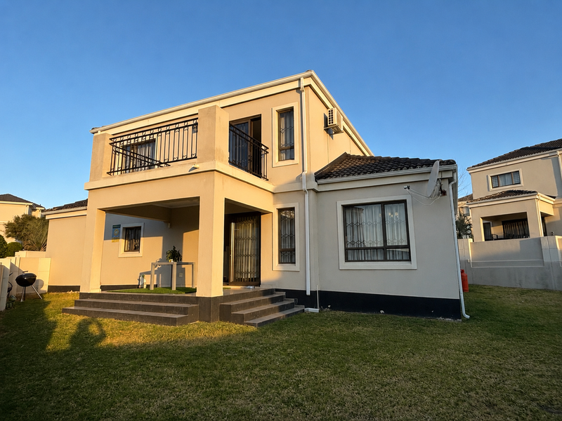 Spacious Family Living with Spectacular Sunset Views | La Maison Royale - Photo 2