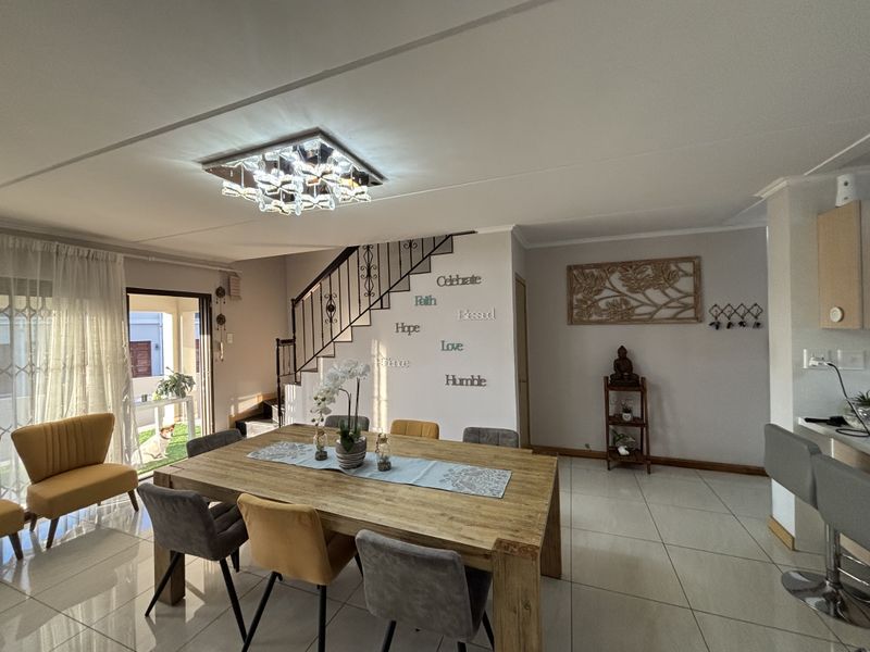 Spacious Family Living with Spectacular Sunset Views | La Maison Royale - Photo 6