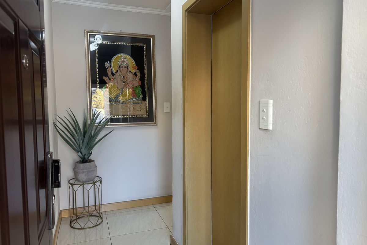 Spacious Family Living with Spectacular Sunset Views | La Maison Royale - Photo 3