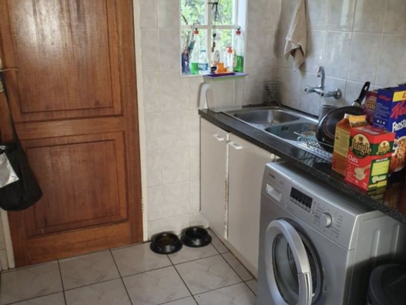 Charming & Spacious 3-Bedroom Corner Duplex with Large Private Garden - Photo 4