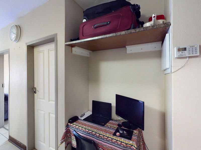 "Buy-to-Let Ready — Tenants In, Income Flowing." - Photo 5