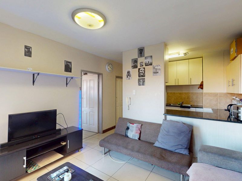 "Buy-to-Let Ready — Tenants In, Income Flowing." - Photo 1