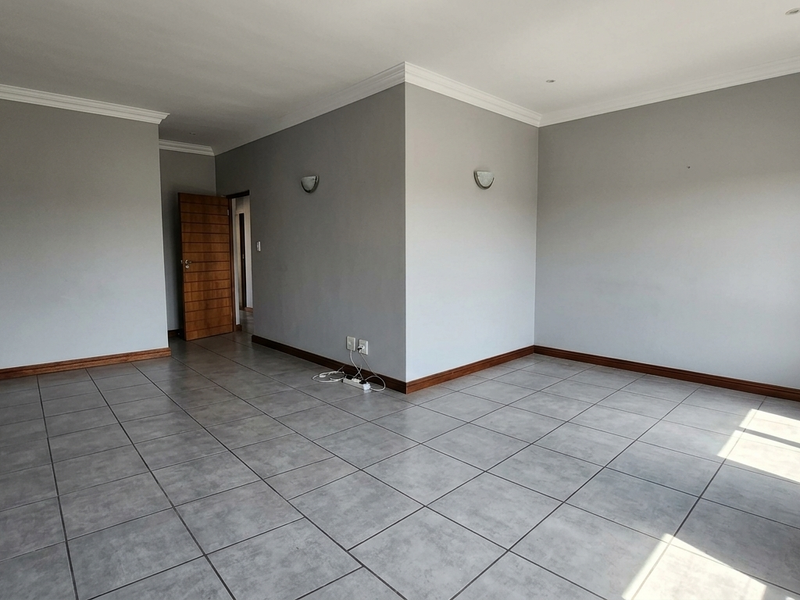 Luxury Living in Prime Dowerglen - Photo 2
