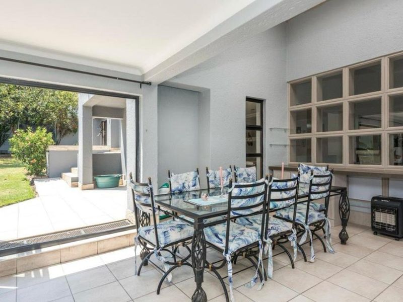 Luxury Living in Prime Dowerglen - Photo 4