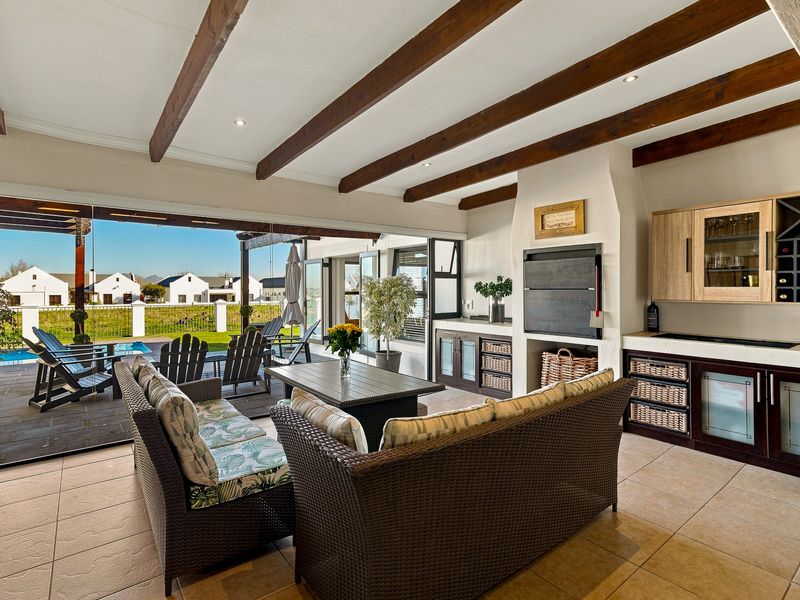 Versatility Meets Vineyard Luxury - Photo 9