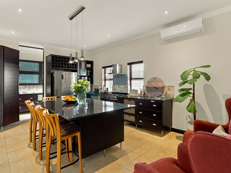 Versatility Meets Vineyard Luxury - Photo 7