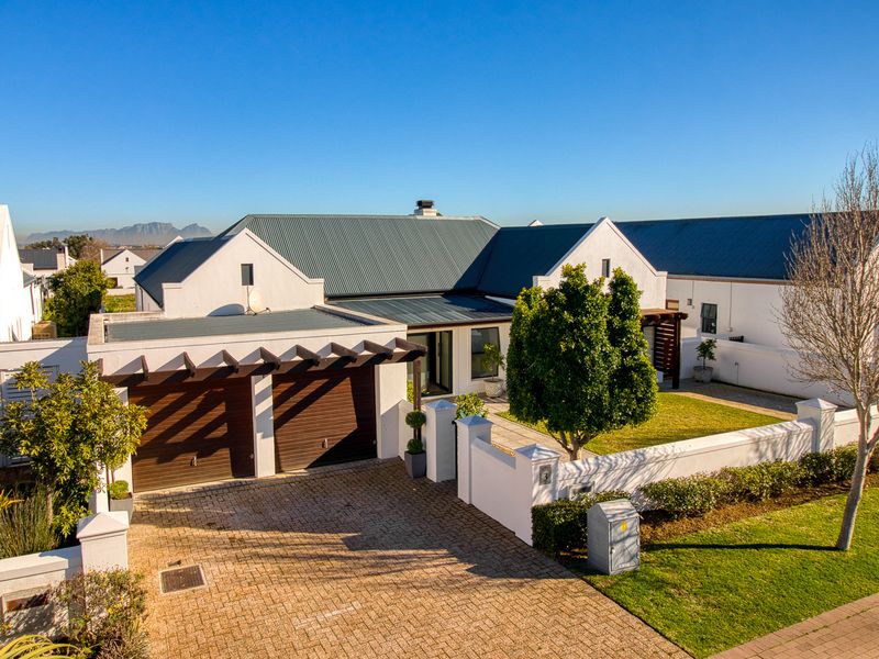 Versatility Meets Vineyard Luxury - Photo 2