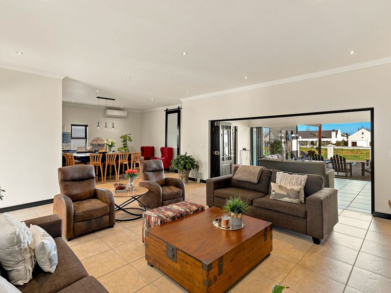 Versatility Meets Vineyard Luxury - Photo 4