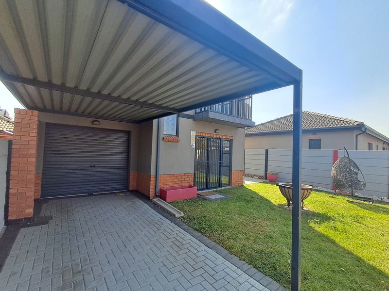 Secure Double-Story Family Home for Sale – Estate Living at Its Finest!  Looking for the perfect - Photo 2